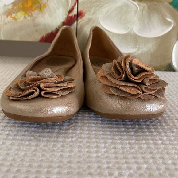 B.o.c Leather with Flower Upper Slip on Ballet Flats - Picture 5 of 7